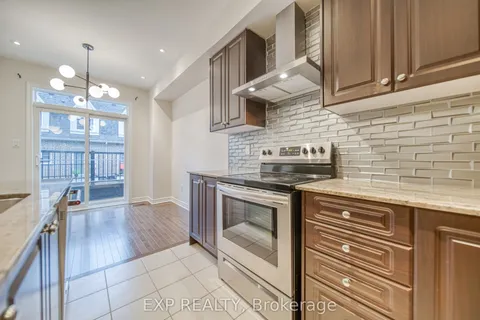 8 Deep River Lane, ON L4C 5S4