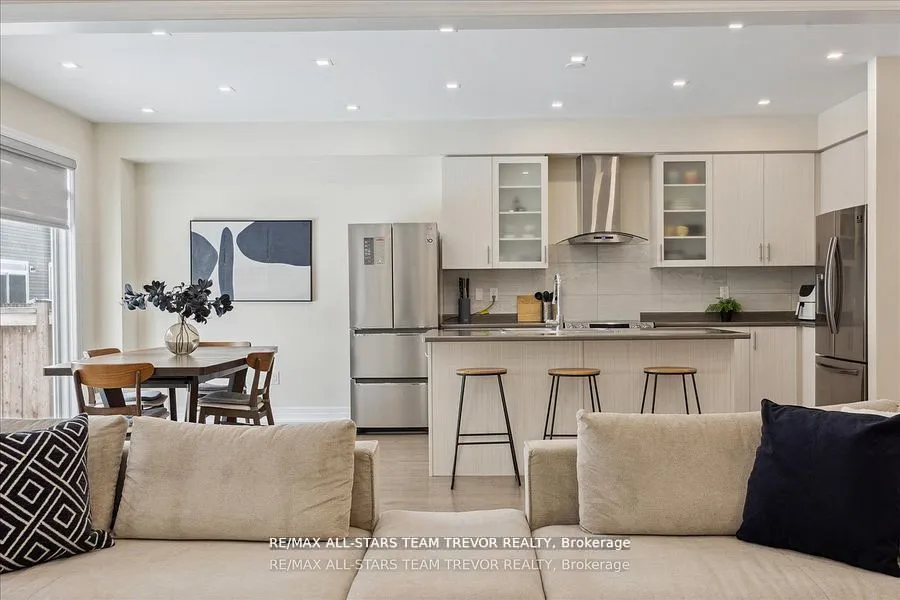 83 Kingknoll Crescent, ON L4P 0H8