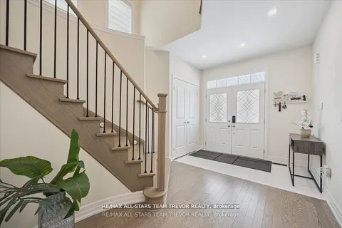 83 Kingknoll Crescent, ON L4P 0H8