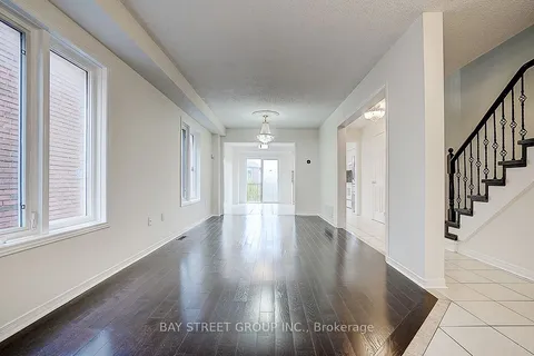 11 Tara Crescent, ON L3S 4S7