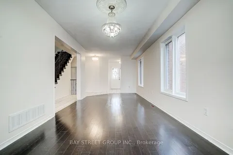 11 Tara Crescent, ON L3S 4S7