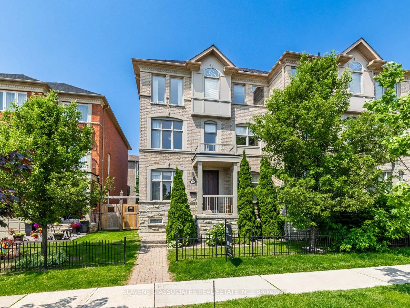 32 Helen Street, ON L4L 3S3