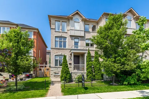32 Helen Street, ON L4L 3S3