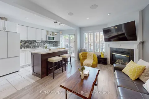 6 Mistleflower Court, ON L4E 3T9
