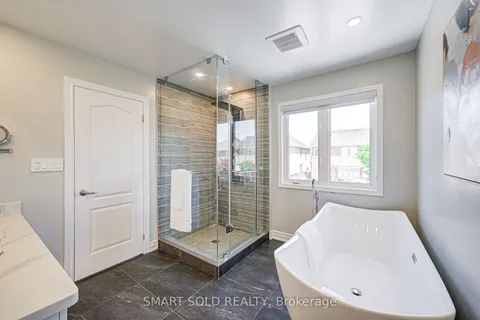 24 Ken Laushway Avenue, ON L4A 0H4