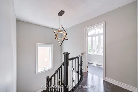 24 Ken Laushway Avenue, ON L4A 0H4
