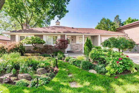 8 Lincoln Green Drive, ON L3P 1R5