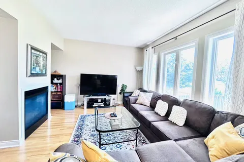 33 Toporowski Avenue, ON L4S 2G9