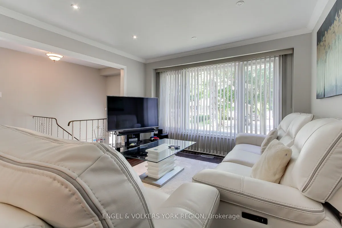 256 Penn Avenue, ON L3Y 2S6