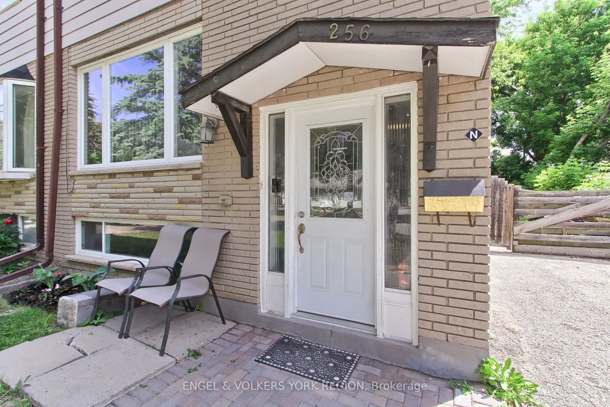 256 Penn Avenue, ON L3Y 2S6