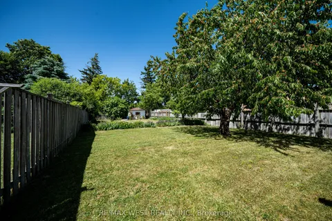 16 Oak Avenue, ON L4C 6R7