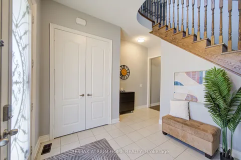 127 Maple Ridge Crescent, ON L6E 1T9