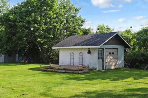 27 Isle Vista Drive, ON L0E 1N0
