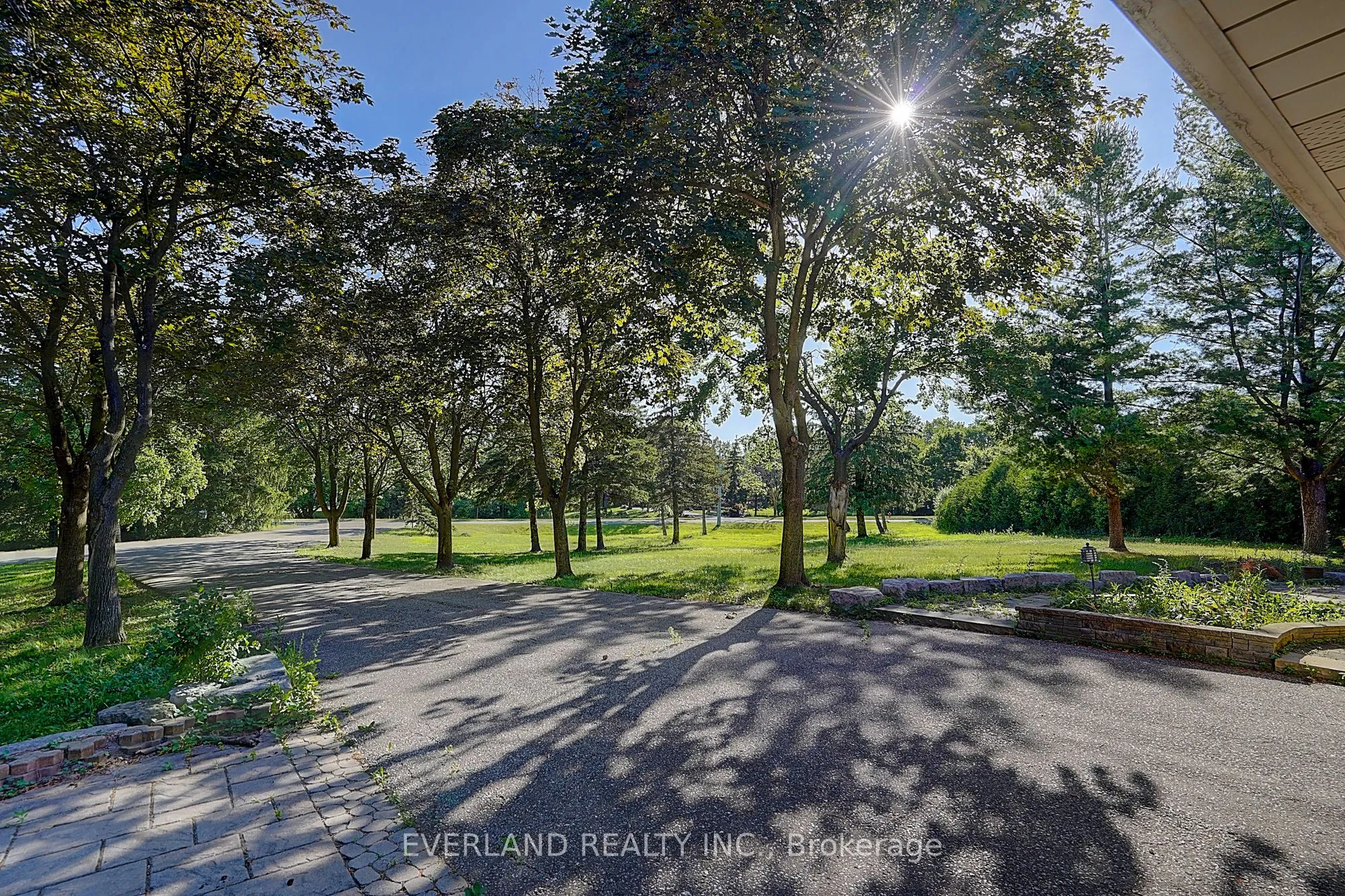 99 Burndean Court, ON L4C 9W5