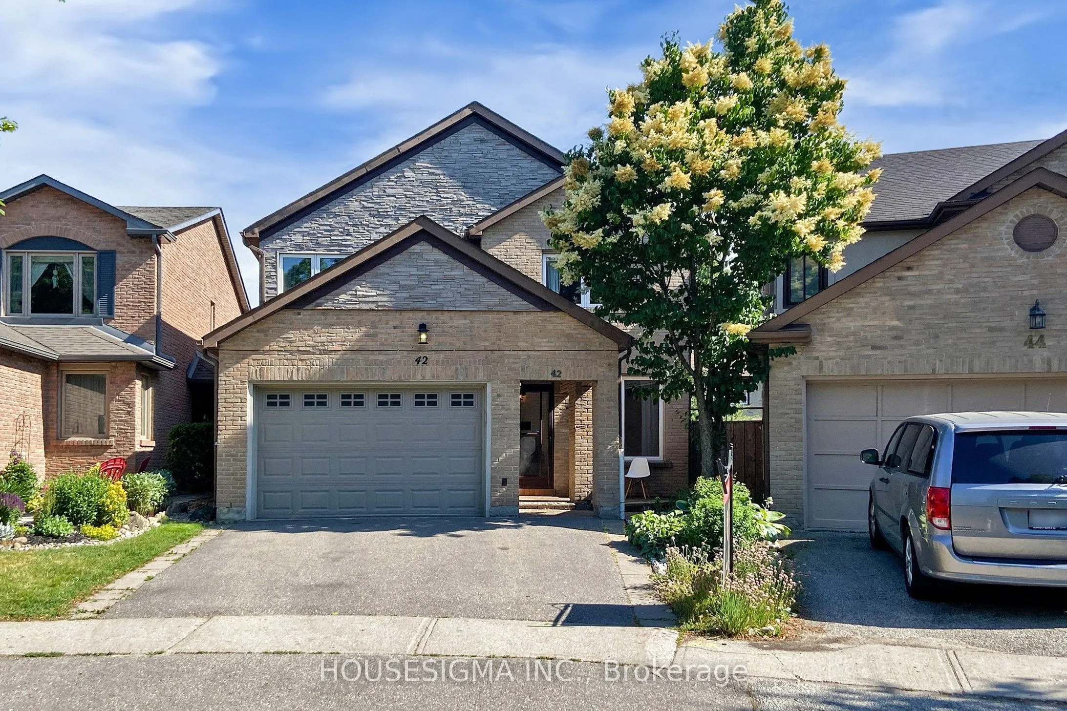 42 Peter Andrew Crescent, ON L4J 2V5