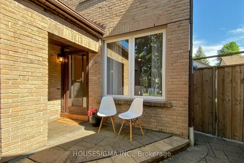 42 Peter Andrew Crescent, ON L4J 2V5