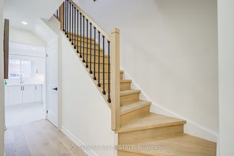 27 Providence Crescent, ON L3R 4L7