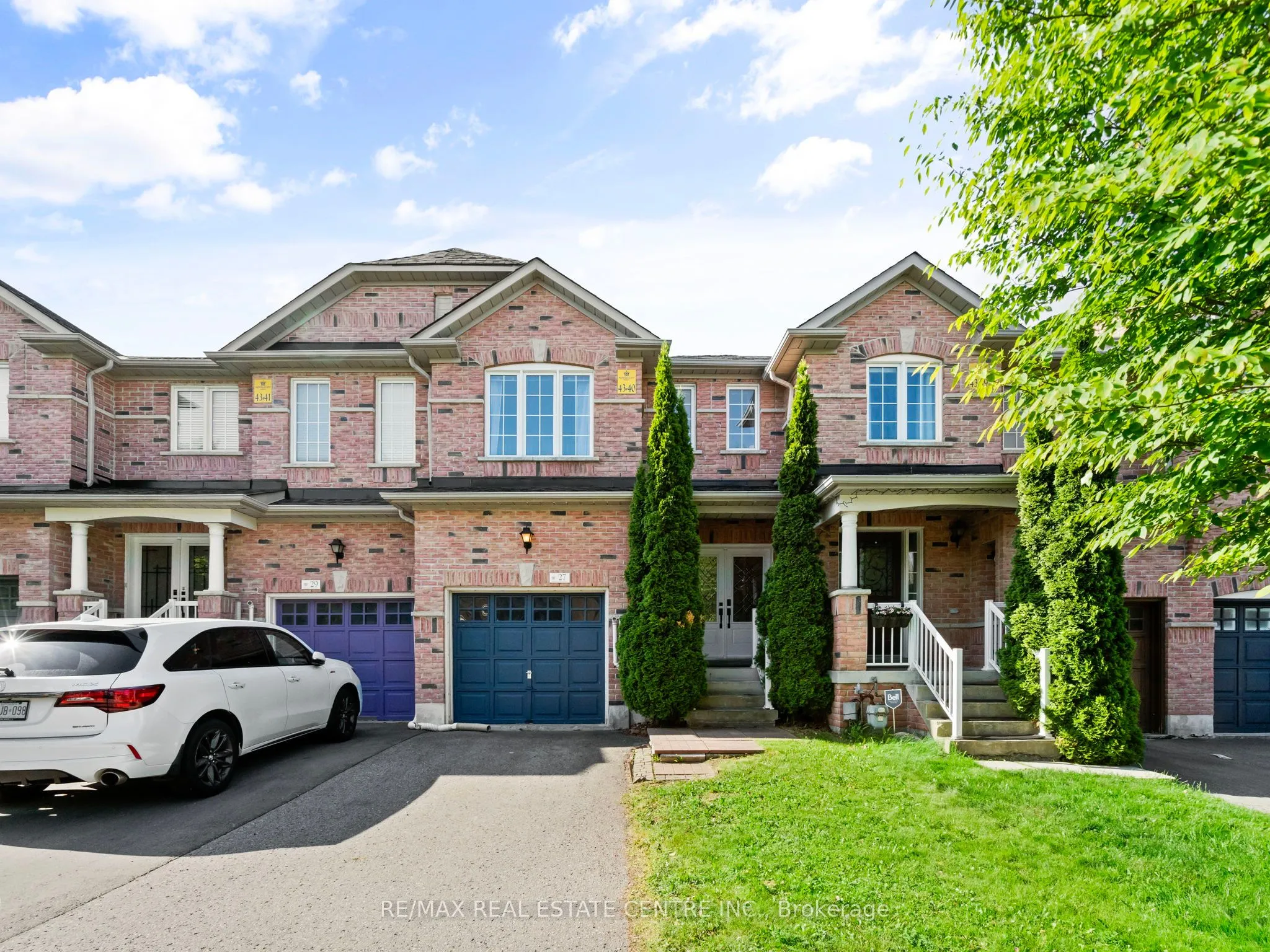 27 Martell Gate, ON L4G 0B9