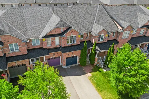 27 Martell Gate, ON L4G 0B9