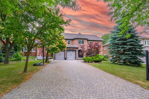 39 Montclair Road, ON L4B 2T9