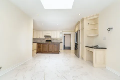 39 Montclair Road, ON L4B 2T9