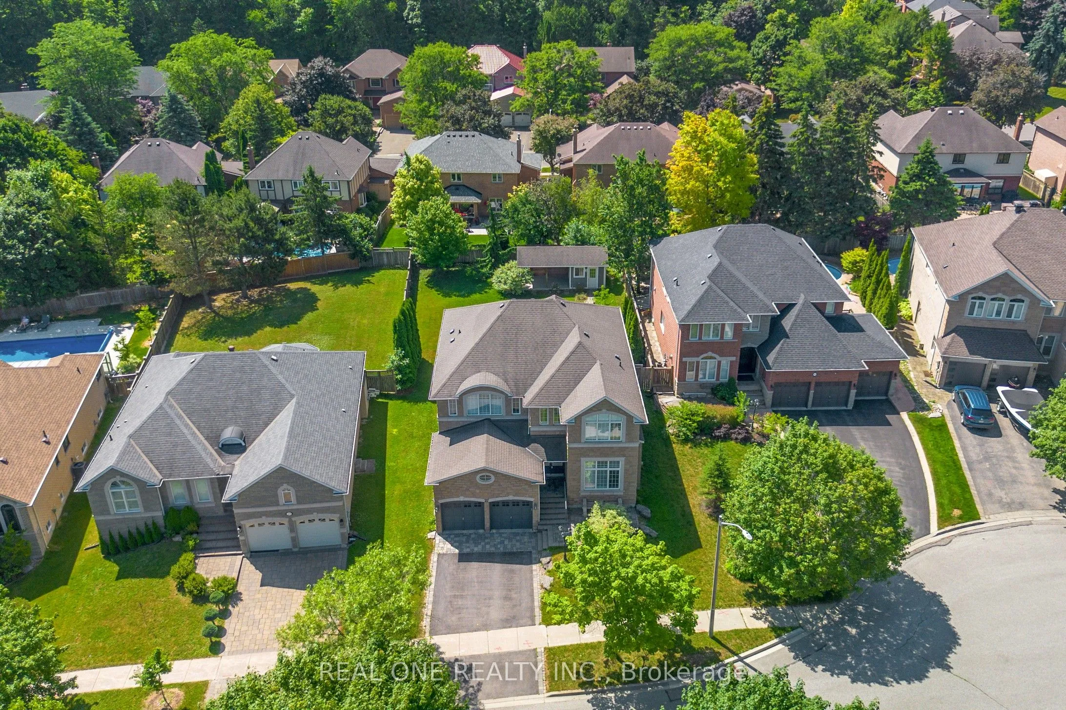 27 Gleave Court, ON L4G 7L9