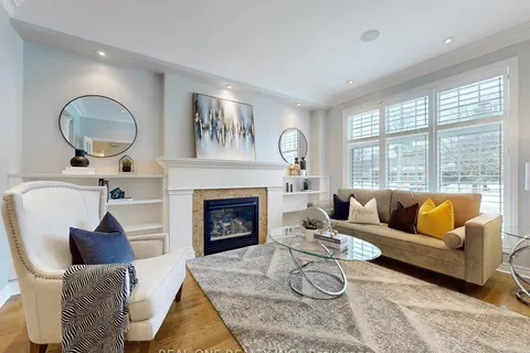 27 Gleave Court, ON L4G 7L9