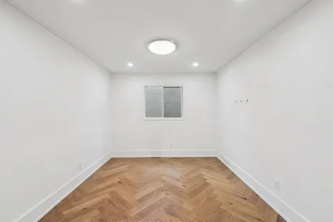 5 Mendys Forest N/A, ON L4G 5A4
