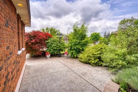 40 Queenston Crescent, ON L4L 4A2