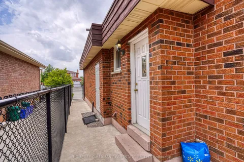 40 Queenston Crescent, ON L4L 4A2