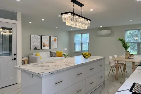 474 Sandford Street, ON L3Y 4S7