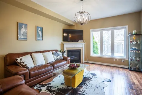 462 Reeves Way Boulevard, ON L4A 0H2
