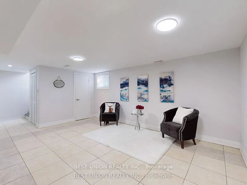 184 Lawrence Avenue, ON L4C 1Z5