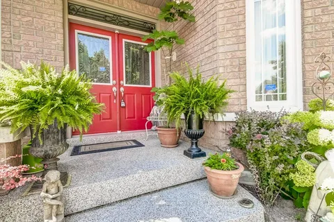 836 Quantra Crescent, ON L3X 1M8
