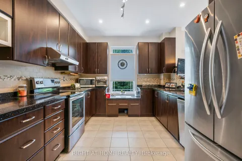 108 Lake Avenue, ON L4E 3G6
