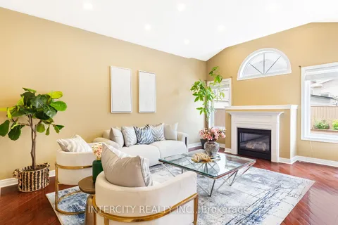 16 Venice Gate Drive, ON L4H 0E7