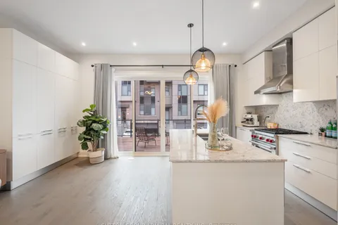 893 Clark Avenue, ON L4J 0K6