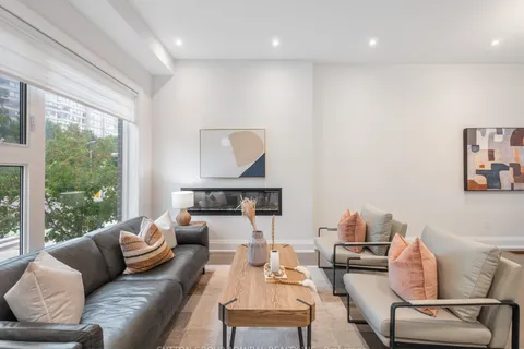 893 Clark Avenue, ON L4J 0K6