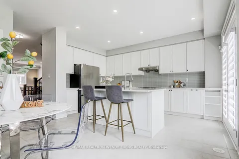 244 Rustle Woods Avenue, ON L6B 1R3