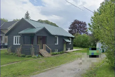388 Eagle Street, ON L3Y 1K4