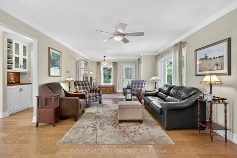 40 Kennedy Street, ON L4G 1C1