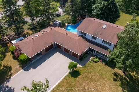 1983 Innisfil Heights Crescent, ON L9S 4A7