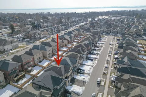 33 PIETROWSKI Drive, ON L4P 0J7