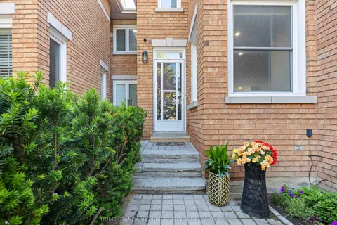 135 Brownstone Circle, ON L4J 7P5