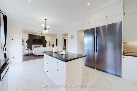 216 Sunset Vista Court, ON L4G 3Y1
