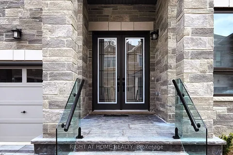 216 Sunset Vista Court, ON L4G 3Y1