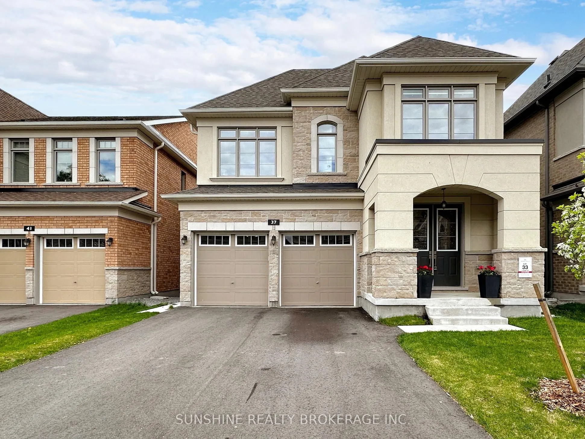 37 Sikura Circle, ON L4G 3Y8