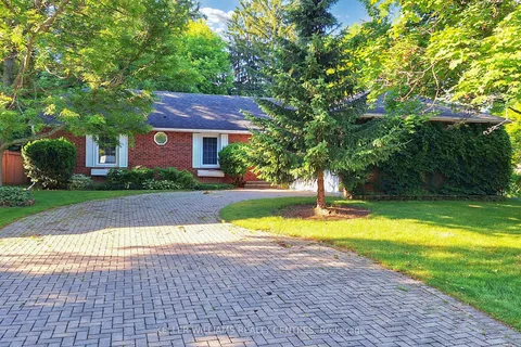 27 Hawthorne Lane, ON L4G 3K8