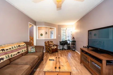 17 Henderson Crescent, ON L9R 1Y3