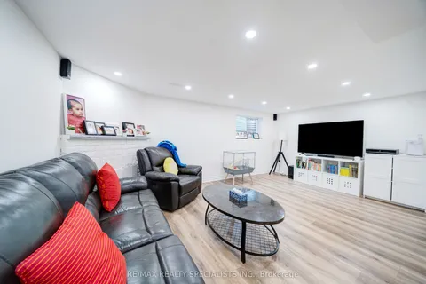 35 COTTONWOOD Court, ON L3T 5W9